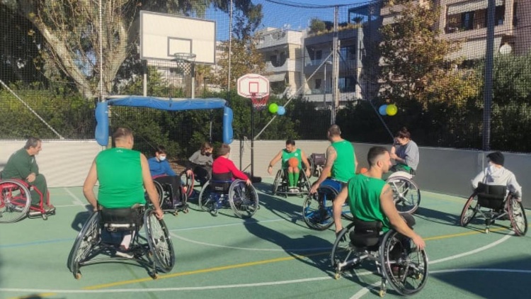 &Delta;ί&pi;&lambda;&alpha; &sigma;&tau;&omicron;&upsilon;&sigmaf; &mu;&iota;&kappa;&rho;&omicron;ύ&sigmaf; &tau;&omicron;&upsilon; &phi;ί&lambda;&omicron;&upsilon;&sigmaf; &tau;&omicron; &tau;&mu;ή&mu;&alpha; &mu;&pi;ά&sigma;&kappa;&epsilon;&tau; &mu;&epsilon; &alpha;&mu;&alpha;&xi;ί&delta;&iota;&omicron; &tau;&omicron;&upsilon; &Pi;&alpha;&nu;&alpha;&theta;&eta;&nu;&alpha;ϊ&kappa;&omicron;ύ