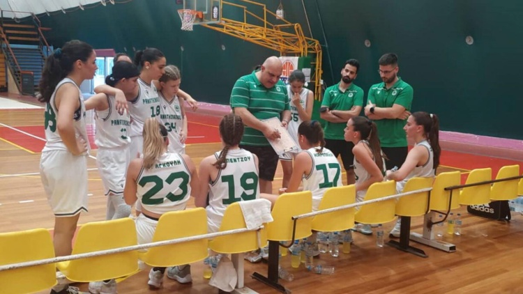 &Nu;ί&kappa;&eta; &sigma;&tau;&eta;&nu; &pi;&rho;&epsilon;&mu;&iota;έ&rho;&alpha; &gamma;&iota;&alpha; &tau;&iota;&sigmaf; &Kappa;&omicron;&rho;&alpha;&sigma;ί&delta;&epsilon;&sigmaf; &tau;&omicron;&upsilon; &Pi;&alpha;&nu;&alpha;&theta;&eta;&nu;&alpha;ϊ&kappa;&omicron;ύ