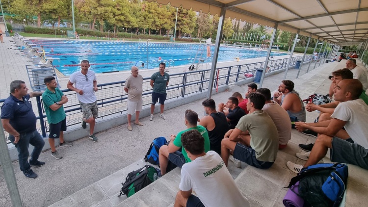 Έ&beta;&alpha;&lambda;&epsilon; &mu;&pi;&rho;&omicron;&sigma;&tau;ά &gamma;&iota;&alpha; &tau;&eta; &nu;έ&alpha; &sigma;&epsilon;&zeta;ό&nu; &tau;&omicron; &tau;&mu;ή&mu;&alpha; &pi;ό&lambda;&omicron; &tau;&omicron;&upsilon; &Pi;&alpha;&nu;&alpha;&theta;&eta;&nu;&alpha;ϊ&kappa;&omicron;ύ