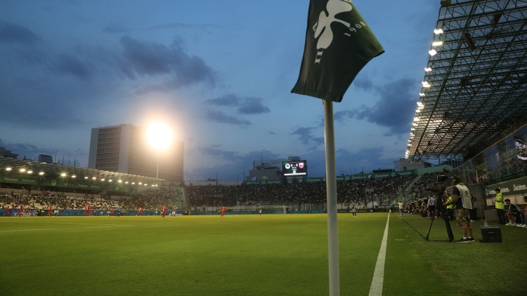 &Pi;&epsilon;&rho;&iota;&mu;έ&nu;&epsilon;&iota; &tau;&omicron; &Omicron;&Kappa; &tau;&eta;&sigmaf; UEFA &gamma;&iota;&alpha; &nu;&alpha; &epsilon;&pi;&iota;&sigma;&tau;&rho;έ&psi;&epsilon;&iota; &sigma;&tau;&eta; &Lambda;&epsilon;&omega;&phi;ό&rho;&omicron; &omicron; &Epsilon;&upsilon;&rho;&omega;&pi;&alpha;ί&omicron;&sigmaf; &Pi;&alpha;&nu;&alpha;&theta;&eta;&nu;&alpha;ϊ&kappa;ό&sigmaf;