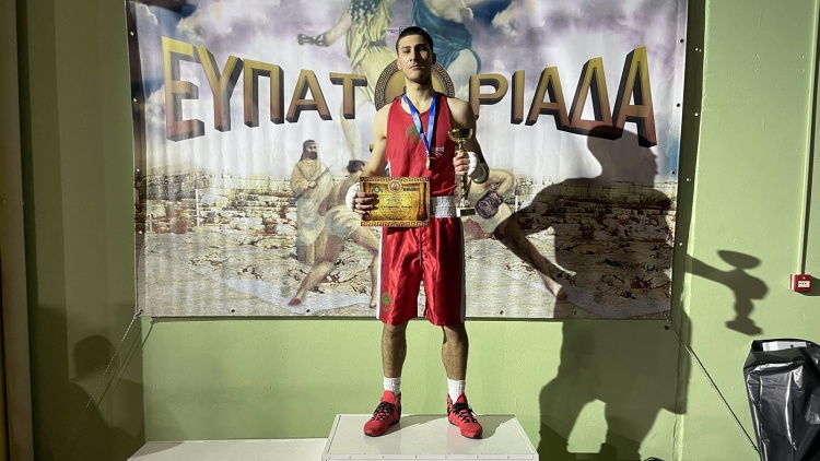 &Pi;ή&rho;&epsilon; &tau;&alpha; &pi;&rho;ώ&tau;&alpha; &mu;&epsilon;&tau;ά&lambda;&lambda;&iota;&alpha; &omicron; &Pi;&alpha;&nu;&alpha;&theta;&eta;&nu;&alpha;ϊ&kappa;ό&sigmaf;