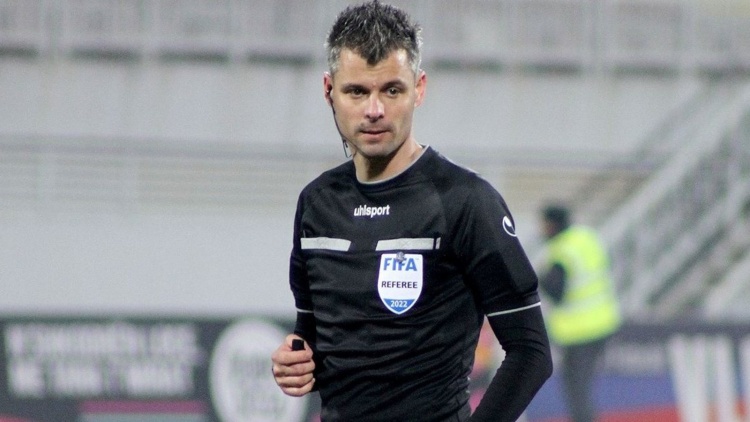 &Omicron; &Alpha;&lambda;&beta;&alpha;&nu;ό&sigmaf;, &Epsilon;&nu;έ&alpha; &Gamma;&iota;ό&rho;&tau;&zeta;&iota; &sigma;&tau;&omicron; &Alpha;&Epsilon;&Kappa;-&Pi;&alpha;&nu;&alpha;&theta;&eta;&nu;&alpha;ϊ&kappa;ό&sigmaf;