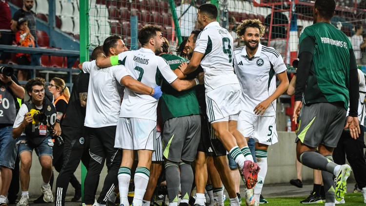 &Sigma;&alpha;&chi;&tau;ά&rho; &ndash; &Pi;&alpha;&nu;&alpha;&theta;&eta;&nu;&alpha;ϊ&kappa;ό&sigmaf;: &Tau;&alpha; &pi;έ&nu;&alpha;&lambda;&tau;&iota; &pi;&omicron;&upsilon; έ&delta;&omega;&sigma;&alpha;&nu; &tau;&eta;&nu; &pi;&rho;ό&kappa;&rho;&iota;&sigma;&eta; &sigma;&tau;&omicron; &laquo;&tau;&rho;&iota;&phi;ύ&lambda;&lambda;&iota;&raquo; (vid)
