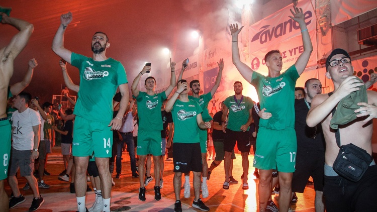 &Sigma;&tau;&eta;&nu; &pi;&rho;&omicron;&pi;ό&nu;&eta;&sigma;&eta; &tau;&omega;&nu; &pi;&rho;&omega;&tau;&alpha;&theta;&lambda;&eta;&tau;ώ&nu; &eta; &Theta;ύ&rho;&alpha; 13 &epsilon;&nu;ό&psi;&epsilon;&iota; &nu;&tau;έ&rho;&mu;&pi;&iota;