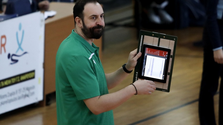 &Omicron;&iota;&kappa;&omicron;&nu;ό&mu;&omicron;&upsilon;: &laquo;&Delta;&epsilon;&nu; &mu;&pi;&alpha;ί&nu;&omicron;&upsilon;&mu;&epsilon; &sigma;&upsilon;&gamma;&kappa;&epsilon;&nu;&tau;&rho;&omega;&mu;έ&nu;&omicron;&iota;&raquo;