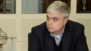 &Pi;&alpha;&pi;&alpha;&delta;ό&pi;&omicron;&upsilon;&lambda;&omicron;&sigmaf;: &laquo;&Omicron; &Pi;&alpha;&nu;&alpha;&theta;&eta;&nu;&alpha;ϊ&kappa;ό&sigmaf; &theta;έ&lambda;&epsilon;&iota; &nu;&alpha; &beta;&rho;&epsilon;&theta;&epsilon;ί &lambda;ύ&sigma;&eta;&raquo;