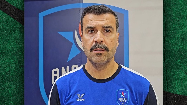&Tau;&sigma;&alpha;&nu;: &laquo;&Tau;&omicron;&upsilon;&rho;&nu;&omicron;&upsilon;ά &mu;&epsilon; &mu;&epsilon;&gamma;ά&lambda;&omicron; &kappa;ύ&rho;&omicron;&sigmaf; &tau;&omicron; "&Pi;&alpha;ύ&lambda;&omicron;&sigmaf; &Gamma;&iota;&alpha;&nu;&nu;&alpha;&kappa;ό&pi;&omicron;&upsilon;&lambda;&omicron;&sigmaf;"&raquo; (vid)