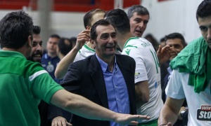 &Alpha;&nu;&delta;&rho;&epsilon;ό&pi;&omicron;&upsilon;&lambda;&omicron;&sigmaf;: &laquo;&Tau;&alpha; &nu;&tau;έ&rho;&mu;&pi;&iota; &delta;ί&nu;&omicron;&upsilon;&nu; &phi;&tau;&epsilon;&rho;ά &sigma;&tau;&omicron;&upsilon;&sigmaf; &pi;&alpha;ί&kappa;&tau;&epsilon;&sigmaf;&raquo;