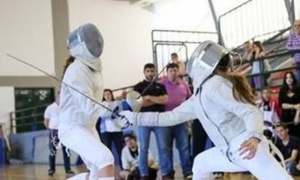&Kappa;&alpha;&lambda;ή &pi;&alpha;&rho;&omicron;&upsilon;&sigma;ί&alpha; &tau;&alpha; &laquo;&tau;&rho;&iota;&phi;&upsilon;&lambda;&lambda;ά&kappa;&iota;&alpha;&raquo;