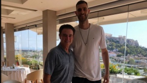 &Sigma;&upsilon;&nu;ά&nu;&tau;&eta;&sigma;&eta; &Pi;&iota;&tau;ί&nu;&omicron; &mu;&epsilon; &Pi;&alpha;&pi;&alpha;&gamma;&iota;ά&nu;&nu;&eta; (pic)