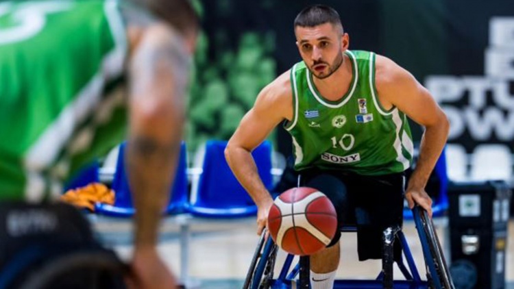 &Mu;&epsilon;&gamma;ά&lambda;&eta; &nu;ί&kappa;&eta; &gamma;&iota;&alpha; &tau;&omicron;&nu; &Pi;&alpha;&nu;&alpha;&theta;&eta;&nu;&alpha;ϊ&kappa;ό &sigma;&tau;&eta;&nu; &Kappa;&omicron;&mu;&omicron;&tau;&eta;&nu;ή - &laquo;&Lambda;ύ&gamma;&iota;&sigma;&epsilon;&raquo; &tau;&omicron;&nu; &Eta;&rho;ό&delta;&iota;&kappa;&omicron; &sigma;&tau;&eta;&nu; &pi;&alpha;&rho;ά&tau;&alpha;&sigma;&eta;