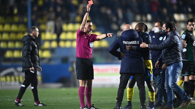 &Alpha;&pi;&alpha;&lambda;&lambda;ά&chi;&tau;&eta;&kappa;&epsilon; &alpha;&pi;ό &tau;&omicron; &Pi;&epsilon;&iota;&theta;&alpha;&rho;&chi;&iota;&kappa;ό Ό&rho;&gamma;&alpha;&nu;&omicron; &tau;&eta;&sigmaf; Super League &tau;&omicron; &laquo;&tau;&rho;&iota;&phi;ύ&lambda;&lambda;&iota;&raquo;