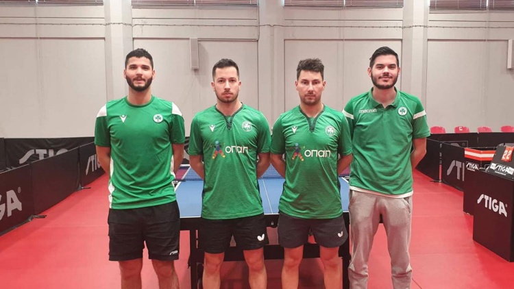&Sigma;&tau;&alpha; &eta;&mu;&iota;&tau;&epsilon;&lambda;&iota;&kappa;ά &tau;&omicron;&upsilon; &kappa;&upsilon;&pi;έ&lambda;&lambda;&omicron;&upsilon; &tau;&omicron; &laquo;&tau;&rho;&iota;&phi;ύ&lambda;&lambda;&iota;&raquo;