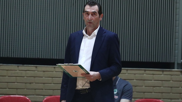 &Alpha;&nu;&delta;&rho;&epsilon;ό&pi;&omicron;&upsilon;&lambda;&omicron;&sigmaf;: &laquo;&Tau;&omicron; &epsilon;&pi;ί&pi;&epsilon;&delta;&omicron; &pi;&omicron;&upsilon; &sigma;&upsilon;&nu;&alpha;&nu;&tau;ή&sigma;&alpha;&mu;&epsilon; &sigma;ή&mu;&epsilon;&rho;&alpha; &epsilon;ί&nu;&alpha;&iota; &delta;&iota;&alpha;&phi;&omicron;&rho;&epsilon;&tau;&iota;&kappa;ό &alpha;&pi;ό &tau;&omicron; &delta;&iota;&kappa;ό &mu;&alpha;&sigmaf;&raquo;