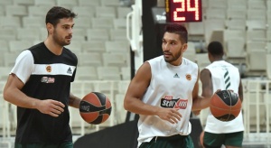 &Mu;&epsilon; &alpha;&pi;&omicron;&upsilon;&sigma;ί&epsilon;&sigmaf; &sigma;&tau;&omicron; &phi;&iota;&lambda;&iota;&kappa;ό &kappa;ό&nu;&tau;&rho;&alpha; &sigma;&tau;&eta;&nu; &Alpha;&Epsilon;&Kappa; &omicron; &Pi;&alpha;&nu;&alpha;&theta;&eta;&nu;&alpha;ϊ&kappa;ό&sigmaf;