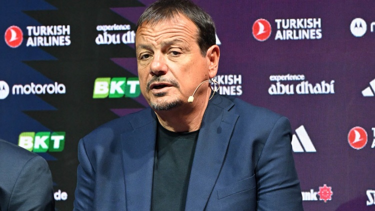 Ά&tau;&alpha;&mu;&alpha;&nu;: &laquo;&Delta;&epsilon;&nu; &sigma;&kappa;έ&phi;&tau;&omicron;&mu;&alpha;&iota; &tau;&omicron; back to back, &omicron;ύ&tau;&epsilon; &tau;&eta;&nu; &iota;&sigma;&tau;&omicron;&rho;ί&alpha;, &epsilon;ί&mu;&alpha;&iota; &sigma;ί&gamma;&omicron;&upsilon;&rho;&omicron;&sigmaf; &pi;&omega;&sigmaf; &theta;&alpha; &pi;ά&rho;&omicron;&upsilon;&mu;&epsilon; &tau;&omicron;&nu; &tau;ί&tau;&lambda;&omicron;&raquo;