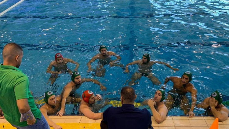 &Epsilon;ύ&kappa;&omicron;&lambda;&eta; &nu;ί&kappa;&eta; &kappa;ό&nu;&tau;&rho;&alpha; &sigma;&tau;&omicron;&nu; Ά&rho;&eta; &gamma;&iota;&alpha; &tau;&omicron; &laquo;&tau;&rho;&iota;&phi;ύ&lambda;&lambda;&iota;&raquo;