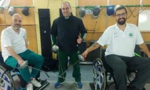 &Sigma;&tau;&alpha; &laquo;&pi;&rho;ά&sigma;&iota;&nu;&alpha;&raquo; &omicron; &Pi;&alpha;&pi;&alpha;ϊ&omega;ά&nu;&nu;&omicron;&upsilon;