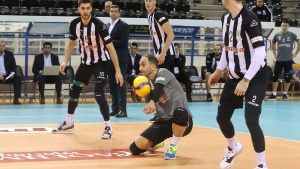 &Beta;&lambda;έ&pi;&epsilon;&iota; &Sigma;&tau;&epsilon;&phi;ά&nu;&omicron;&upsilon; &omicron; &Pi;&alpha;&nu;&alpha;&theta;&eta;&nu;&alpha;ϊ&kappa;ό&sigmaf;