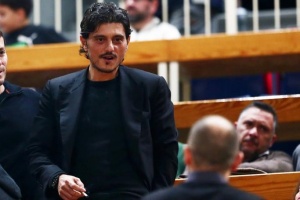 &Gamma;&iota;&alpha;&nu;&nu;&alpha;&kappa;ό&pi;&omicron;&upsilon;&lambda;&omicron;&sigmaf;: &laquo;&Kappa;ά&pi;&omicron;&iota;&omicron;&iota; &beta;&rho;ί&sigma;&kappa;&omicron;&nu;&tau;&alpha;&iota; &sigma;&epsilon; &pi;&alpha;&nu;&iota;&kappa;ό&raquo;