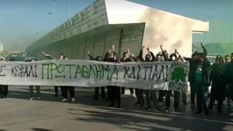 &laquo;&Pi;&rho;ά&sigma;&iota;&nu;&eta;&raquo; &upsilon;&pi;&omicron;&delta;&omicron;&chi;ή &gamma;&iota;&alpha; &tau;&eta;&nu; &omicron;&mu;ά&delta;&alpha; &beta;ό&lambda;&epsilon;ϋ &sigma;&tau;&eta;&nu; &Kappa;&rho;ή&tau;&eta; (vid)