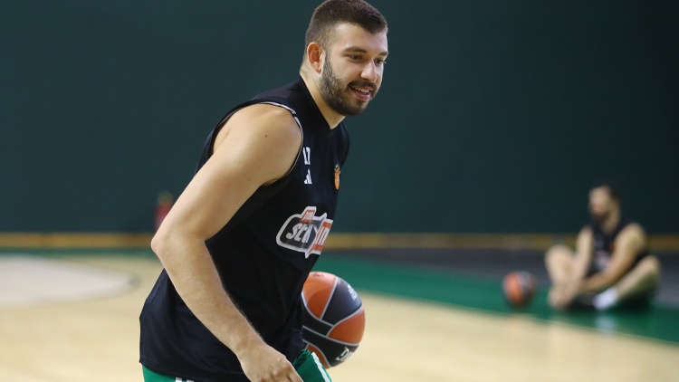 &Tau;&omicron; &kappa;ά&lambda;&epsilon;&sigma;&mu;&alpha; &tau;&omicron;&upsilon; &Rho;&omicron;&gamma;&kappa;&alpha;&beta;ό&pi;&omicron;&upsilon;&lambda;&omicron;&upsilon; &sigma;&tau;&omicron;&upsilon;&sigmaf; &phi;ί&lambda;&omicron;&upsilon;&sigmaf; &tau;&omicron;&upsilon; &Pi;&alpha;&nu;&alpha;&theta;&eta;&nu;&alpha;ϊ&kappa;&omicron;ύ &gamma;&iota;&alpha; &tau;&eta;&nu; &pi;&rho;&epsilon;&mu;&iota;έ&rho;&alpha; &tau;&eta;&sigmaf; EuroLeague