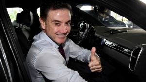 &Sigma;&tau;&eta;&nu; &Alpha;&theta;ή&nu;&alpha; &omicron; &Pi;&iota;&tau;ί&nu;&omicron;: &laquo;&Nu;&alpha; &mu;&epsilon;ί&nu;&omega; &delta;ύ&omicron; &chi;&rho;ό&nu;&iota;&alpha;, &nu;&alpha; &kappa;ά&nu;&omicron;&upsilon;&mu;&epsilon; &kappa;ά&tau;&iota; &sigma;&pi;έ&sigma;&iota;&alpha;&lambda; &gamma;&iota;&alpha; &tau;&eta;&nu; &omicron;&mu;ά&delta;&alpha;&raquo;