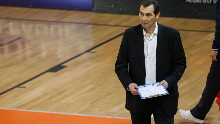 &Delta;. &Alpha;&nu;&delta;&rho;&epsilon;ό&pi;&omicron;&upsilon;&lambda;&omicron;&sigmaf;: &laquo;&Epsilon;ί&mu;&alpha;&sigma;&tau;&epsilon; &mu;έ&sigma;&alpha; &sigma;&epsilon; ό&lambda;&omicron;&upsilon;&sigmaf; &tau;&omicron;&upsilon;&sigmaf; &sigma;&tau;ό&chi;&omicron;&upsilon;&sigmaf;, &theta;&alpha; &delta;&iota;&epsilon;&kappa;&delta;&iota;&kappa;ή&sigma;&omicron;&upsilon;&mu;&epsilon; &tau;&alpha; &pi;ά&nu;&tau;&alpha;&raquo;