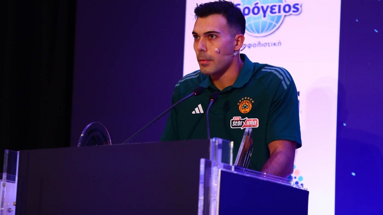 &Sigma;&lambda;&omicron;ύ&kappa;&alpha;&sigmaf;: &laquo;&Alpha;&nu; &delta;&epsilon;&nu; &upsilon;&pi;ή&rho;&chi;&epsilon; &eta; &omicron;&mu;&alpha;&delta;&iota;&kappa;ή &delta;&omicron;&upsilon;&lambda;&epsilon;&iota;ά &sigma;&tau;&omicron;&nu; &Pi;&alpha;&nu;&alpha;&theta;&eta;&nu;&alpha;ϊ&kappa;ό, &delta;&epsilon; &theta;&alpha; ή&mu;&omicron;&upsilon;&nu; MVP&raquo; (vid)