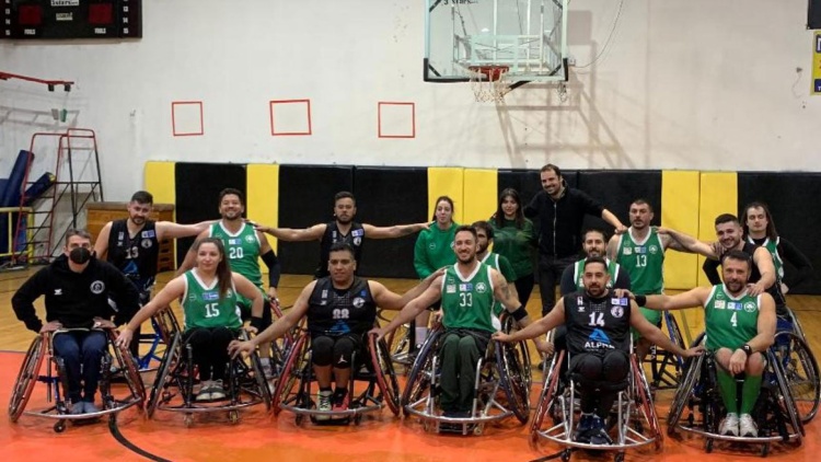 &Sigma;&pi;&omicron;&upsilon;&delta;&alpha;ί&omicron; &laquo;&delta;&iota;&pi;&lambda;ό&raquo; &sigma;&tau;&eta; &Theta;&epsilon;&sigma;&sigma;&alpha;&lambda;&omicron;&nu;ί&kappa;&eta;