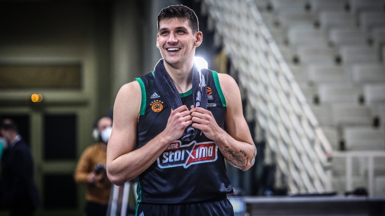 Euroleague: &laquo;&Tau;&epsilon;&rho;ά&sigma;&tau;&iota;&alpha; &beta;&rho;&alpha;&delta;&iota;ά &gamma;&iota;&alpha; &tau;&omicron;&nu; &Mu;ή&tau;&omicron;&gamma;&lambda;&omicron;&upsilon;&raquo; (vid)