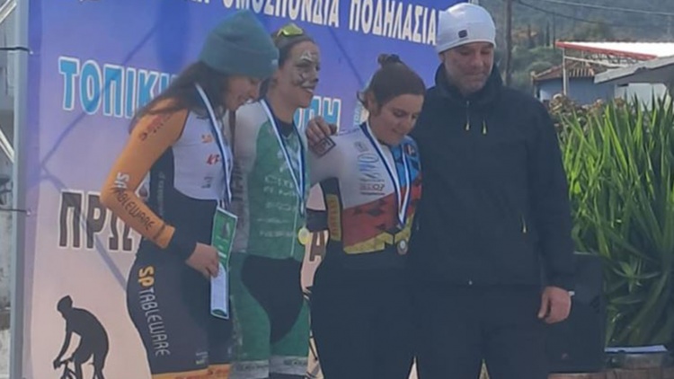 &Sigma;&upsilon;&nu;έ&chi;&iota;&sigma;&epsilon; &mu;&epsilon; &pi;&rho;&omega;&tau;&iota;έ&sigmaf; &eta; &Phi;&alpha;&sigma;ό&eta;
