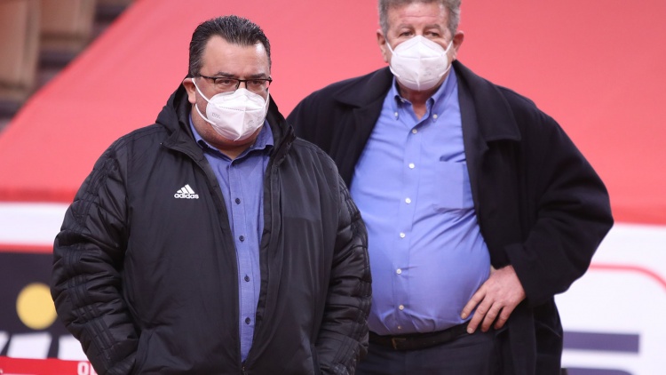 &Tau;&rho;&iota;&alpha;&nu;&tau;ό&pi;&omicron;&upsilon;&lambda;&omicron;&sigmaf;: &laquo;&Tau;&alpha; &pi;&rho;&omega;&tau;ό&kappa;&omicron;&lambda;&lambda;&alpha; &delta;&epsilon;&nu; &epsilon;ί&nu;&alpha;&iota; &Epsilon;&upsilon;&alpha;&gamma;&gamma;έ&lambda;&iota;&alpha;&raquo;