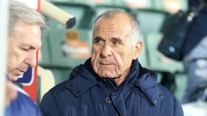 &Kappa;&omega;&nu;&sigma;&tau;&alpha;&nu;&tau;ί&nu;&omicron;&upsilon;: &laquo;&Theta;&alpha; &pi;&rho;&omicron;&sigma;&phi;ύ&gamma;&omicron;&upsilon;&mu;&epsilon; &sigma;&tau;&eta;&nu; &Epsilon;&Pi;&Omicron;&raquo;