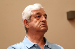 &Pi;&alpha;&rho;&alpha;ί&tau;&eta;&sigma;&eta; &Omicron;&iota;&kappa;&omicron;&nu;&omicron;&mu;ό&pi;&omicron;&upsilon;&lambda;&omicron;&upsilon; &alpha;&pi;ό &tau;&eta;&nu; &pi;&rho;&omicron;&epsilon;&delta;&rho;ί&alpha; &tau;&omicron;&upsilon; &Epsilon;&rho;&alpha;&sigma;&iota;&tau;έ&chi;&nu;&eta;