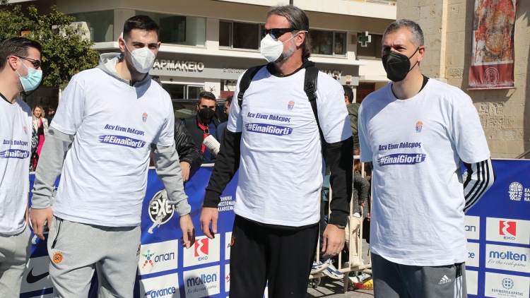 &Mu;&epsilon; &Delta;&iota;&alpha;&mu;&alpha;&nu;&tau;ί&delta;&eta;, &Alpha;&lambda;&beta;έ&rho;&tau;&eta; &kappa;&alpha;&iota; &Pi;&alpha;&pi;&alpha;&pi;έ&tau;&rho;&omicron;&upsilon; &tau;&omicron; 3 &omicron;n 3 &sigma;&tau;&eta;&nu; &Kappa;&rho;ή&tau;&eta; (pics)