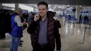 &Pi;&iota;&tau;ί&nu;&omicron;: &laquo;&Nu;&alpha; &beta;ά&lambda;&omicron;&upsilon;&mu;&epsilon; &tau;&eta; &mu;&pi;ά&lambda;&alpha; &kappa;&omicron;&nu;&tau;ά &sigma;&tau;&omicron; &kappa;&alpha;&lambda;ά&theta;&iota;&raquo;
