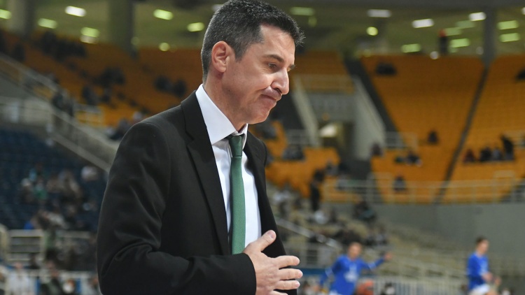 &Pi;&rho;ί&phi;&tau;&eta;&sigmaf;: &laquo;&Chi;&alpha;&mu;&eta;&lambda;ά &tau;&omicron; &kappa;&epsilon;&phi;ά&lambda;&iota;, &alpha;&lambda;&lambda;ά &mu;&epsilon; &theta;έ&lambda;&eta;&sigma;&eta; &kappa;&alpha;&iota; &sigma;&theta;έ&nu;&omicron;&sigmaf; &kappa;ό&nu;&tau;&rho;&alpha; &sigma;&tau;&eta; &Beta;&iota;&lambda;&epsilon;&rho;&mu;&pi;ά&nu;&raquo;