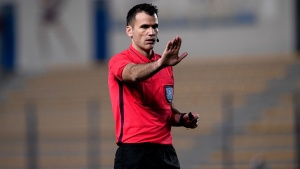 &Alpha;&upsilon;&tau;ό&sigmaf; &sigma;&phi;&upsilon;&rho;ί&zeta;&epsilon;&iota; &tau;&omicron;&nu; &Pi;&alpha;&nu;&alpha;&theta;&eta;&nu;&alpha;ϊ&kappa;ό &sigma;&tau;&eta;&nu; &Tau;&rho;ί&pi;&omicron;&lambda;&eta;