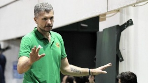 &Alpha;&nu;&alpha;&kappa;&omicron;&iota;&nu;ώ&theta;&eta;&kappa;&epsilon; &omicron; &Kappa;&alpha;&lambda;&alpha;ϊ&tau;&zeta;ή&sigmaf;, &sigma;&tau;&alpha; &pi;&rho;ό&tau;&upsilon;&pi;&alpha; &tau;&omicron;&upsilon; &Nu;&Beta;&Alpha; &mu;&epsilon; &epsilon;&iota;&sigma;ή&gamma;&eta;&sigma;&eta; &Pi;&iota;&tau;ί&nu;&omicron; &omicron; &Pi;&alpha;&nu;&alpha;&theta;&eta;&nu;&alpha;ϊ&kappa;ό&sigmaf;