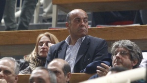 &Alpha;&upsilon;&gamma;&omicron;&upsilon;&lambda;έ&alpha;&sigmaf; &sigma;&epsilon; &Epsilon;&rho;&alpha;&sigma;&iota;&tau;έ&chi;&nu;&eta;: &laquo;&Nu;&alpha; &epsilon;&iota;́&mu;&alpha;&sigma;&tau;&epsilon; &omicron;́&lambda;&omicron;&iota; &pi;&iota;&omicron; &pi;&rho;&omicron;&sigma;&epsilon;&kappa;&tau;&iota;&kappa;&omicron;&iota;́ &alpha;&nu;&alpha;&phi;&omicron;&rho;&iota;&kappa;&alpha;́ &mu;&epsilon; &tau;&omicron; &delta;&eta;&mu;&omicron;́&sigma;&iota;&omicron; &lambda;&omicron;́&gamma;&omicron; &mu;&alpha;&sigmaf;&raquo;