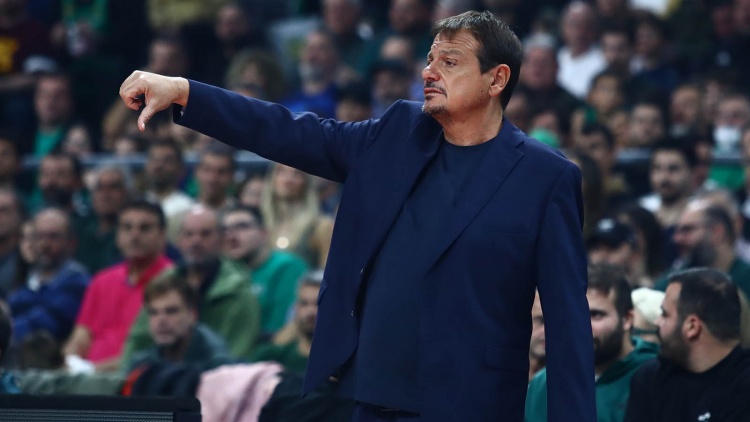 Ά&tau;&alpha;&mu;&alpha;&nu;: &laquo;&Kappa;ά&nu;&alpha;&mu;&epsilon; &pi;&omicron;&lambda;&lambda;ά &gamma;&epsilon;&lambda;&omicron;ί&alpha; &lambda;ά&theta;&eta;&raquo;