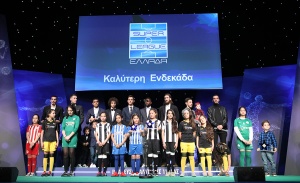 &Sigma;&tau;&eta;&nu; &kappa;&omicron;&rho;&upsilon;&phi;&alpha;ί&alpha; &epsilon;&nu;&delta;&epsilon;&kappa;ά&delta;&alpha; &tau;&eta;&sigmaf; Super League &omicron; &Kappa;&omicron;&upsilon;&rho;&mu;&pi;έ&lambda;&eta;&sigmaf;