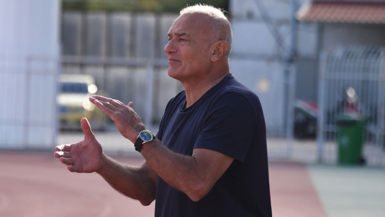 &Kappa;&alpha;&rho;&omicron;ύ&lambda;&iota;&alpha;&sigmaf;: &laquo;&Omicron; &Pi;&alpha;&nu;&alpha;&theta;&eta;&nu;&alpha;ϊ&kappa;ό&sigmaf; &epsilon;ί&nu;&alpha;&iota; &pi;&omicron;&lambda;ύ &alpha;&pi;&omicron;&delta;&omicron;&tau;&iota;&kappa;ό&sigmaf;&raquo;