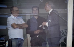 Έ&rho;&chi;&epsilon;&tau;&alpha;&iota; &omicron; &Gamma;&kappa;&rho;&alpha;&nu;&tau;