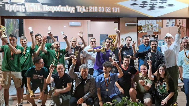 &Sigma;&tau;&omicron; &beta;ά&theta;&rho;&omicron; &tau;&omicron;&upsilon; &Kappa;&upsilon;&pi;έ&lambda;&lambda;&omicron;&upsilon; Ά&nu;&omicron;&iota;&xi;&eta;&sigmaf; &omicron; &Pi;&alpha;&nu;&alpha;&theta;&eta;&nu;&alpha;ϊ&kappa;ό&sigmaf;