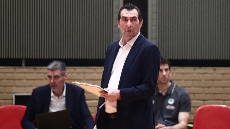 &Alpha;&nu;&delta;&rho;&epsilon;ό&pi;&omicron;&upsilon;&lambda;&omicron;&sigmaf;: &laquo;&Theta;έ&lambda;&omicron;&upsilon;&mu;&epsilon; &nu;&alpha; &sigma;&upsilon;&nu;&epsilon;&chi;ί&sigma;&omicron;&upsilon;&mu;&epsilon; &tau;&iota;&sigmaf; &kappa;&alpha;&tau;&alpha;&kappa;&tau;ή&sigma;&epsilon;&iota;&sigmaf; &tau;&omicron;&upsilon; League Cup&raquo;