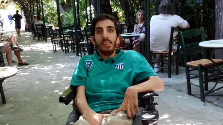 &Sigma;&tau;&omicron; &laquo;&tau;&rho;&iota;&phi;ύ&lambda;&lambda;&iota;&raquo; &omicron; &Alpha;&sigma;&beta;&epsilon;&sigma;&tau;ά&sigmaf;