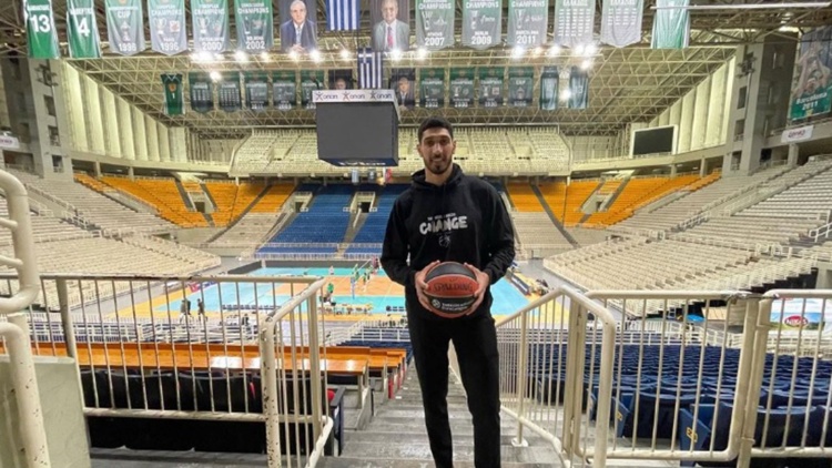 &Kappa;&alpha;&nu;&tau;έ&rho;: &laquo;&Kappa;ά&pi;&omicron;&iota;&alpha; &mu;έ&rho;&alpha; &sigma;&tau;&omicron;&nu; &Pi;&alpha;&nu;&alpha;&theta;&eta;&nu;&alpha;ϊ&kappa;ό...&raquo; (pic)