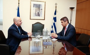 &Tau;&alpha; &theta;έ&mu;&alpha;&tau;&alpha; &pi;&omicron;&upsilon; &sigma;&upsilon;&zeta;ή&tau;&eta;&sigma;&alpha;&nu; &Alpha;&lambda;&alpha;&phi;&omicron;ύ&zeta;&omicron;&sigmaf; &kappa;&alpha;&iota; &Alpha;&upsilon;&gamma;&epsilon;&nu;ά&kappa;&eta;&sigmaf;